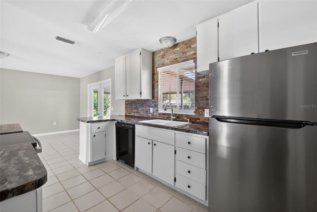 Active With Contract: $236,900 (3 beds, 2 baths, 1334 Square Feet)