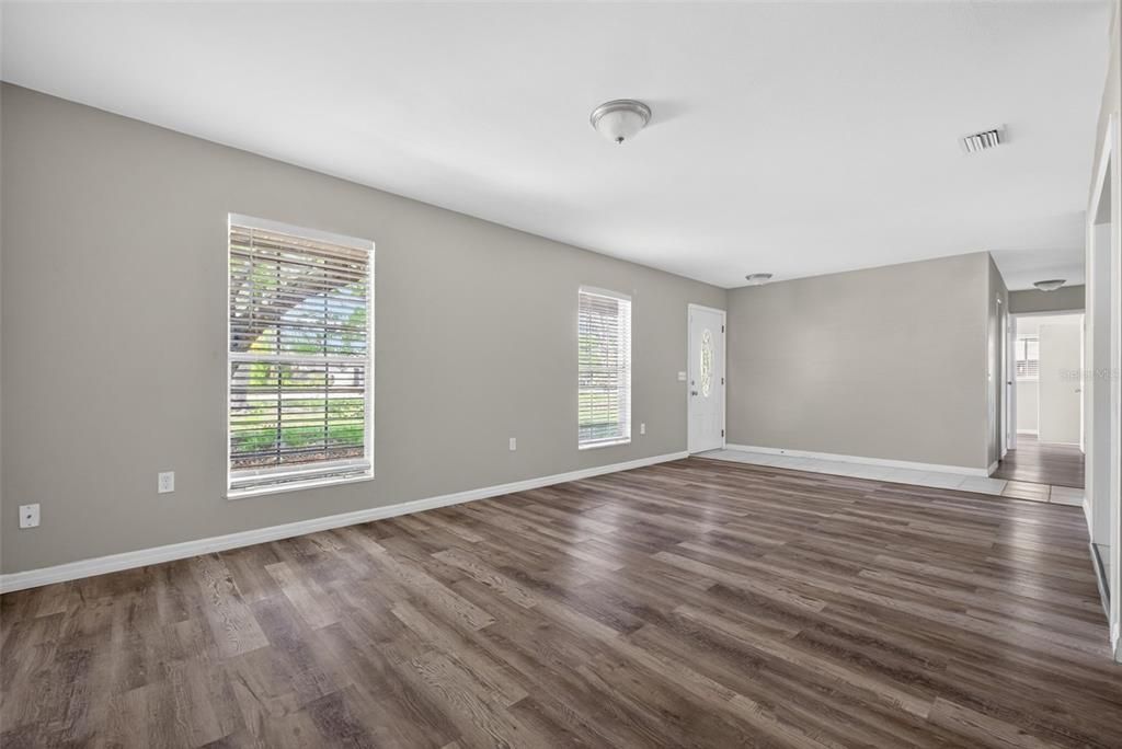 Active With Contract: $236,900 (3 beds, 2 baths, 1334 Square Feet)