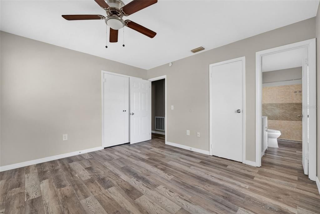 Active With Contract: $236,900 (3 beds, 2 baths, 1334 Square Feet)