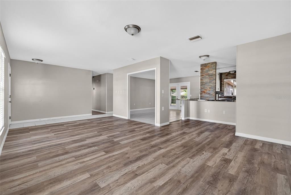 Active With Contract: $236,900 (3 beds, 2 baths, 1334 Square Feet)