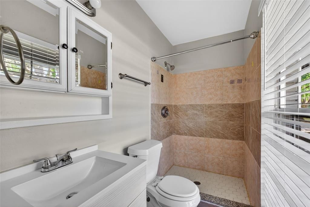 Active With Contract: $236,900 (3 beds, 2 baths, 1334 Square Feet)