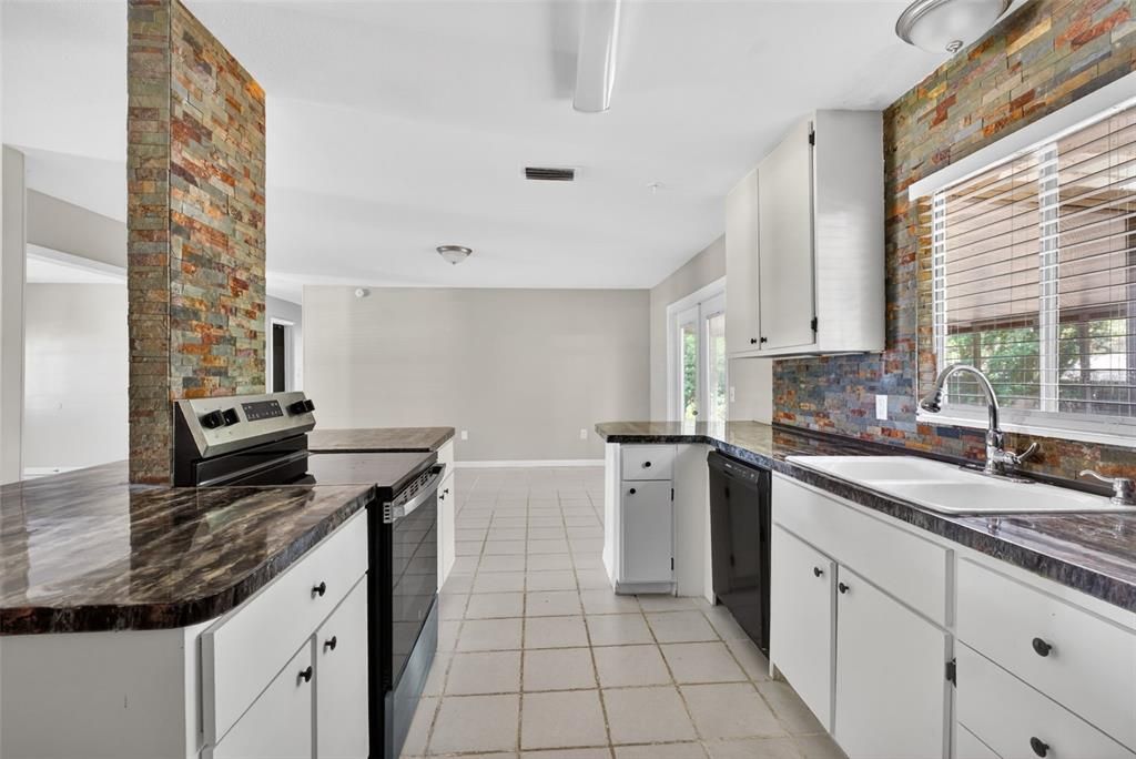 Active With Contract: $236,900 (3 beds, 2 baths, 1334 Square Feet)