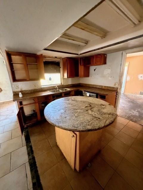 合同活跃: $145,000 (3 贝兹, 2 浴室, 1630 平方英尺)