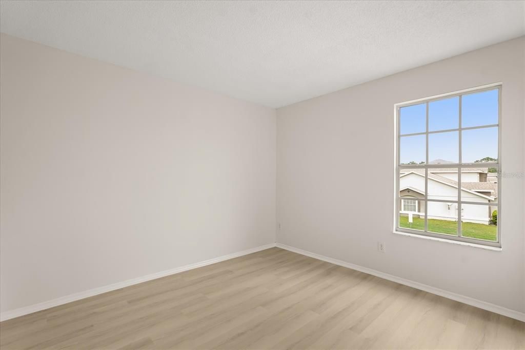 Activo con contrato: $279,900 (3 camas, 2 baños, 1378 Pies cuadrados)