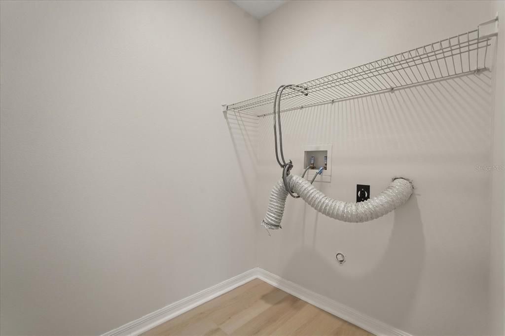 Activo con contrato: $279,900 (3 camas, 2 baños, 1378 Pies cuadrados)