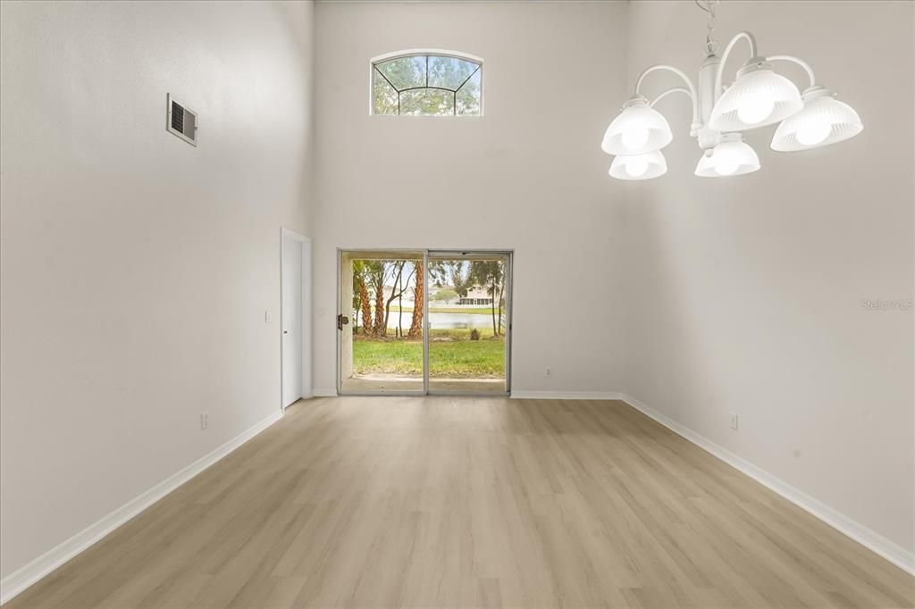Activo con contrato: $279,900 (3 camas, 2 baños, 1378 Pies cuadrados)