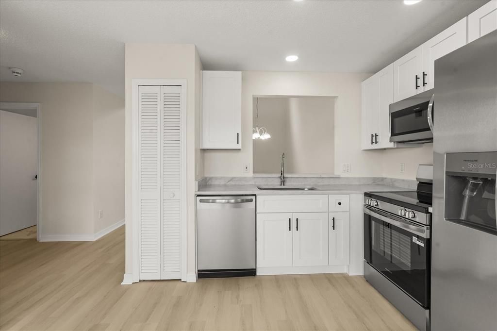Activo con contrato: $279,900 (3 camas, 2 baños, 1378 Pies cuadrados)