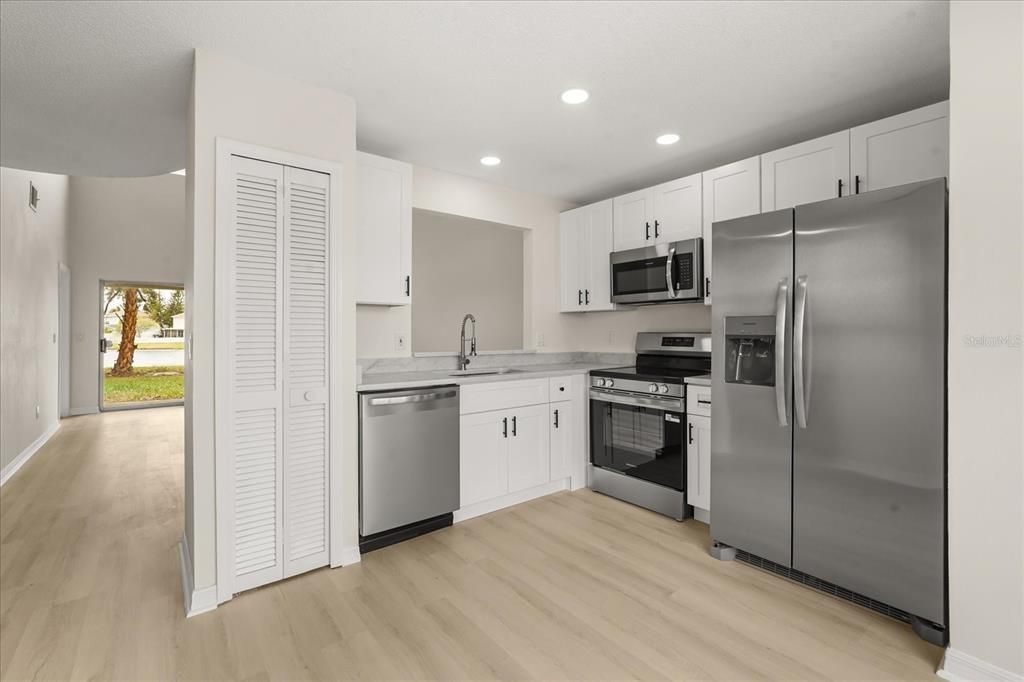 Activo con contrato: $279,900 (3 camas, 2 baños, 1378 Pies cuadrados)