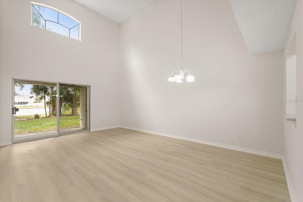 Activo con contrato: $279,900 (3 camas, 2 baños, 1378 Pies cuadrados)