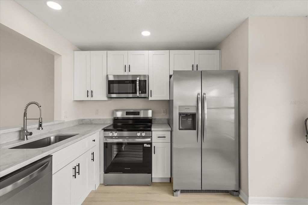 Activo con contrato: $279,900 (3 camas, 2 baños, 1378 Pies cuadrados)