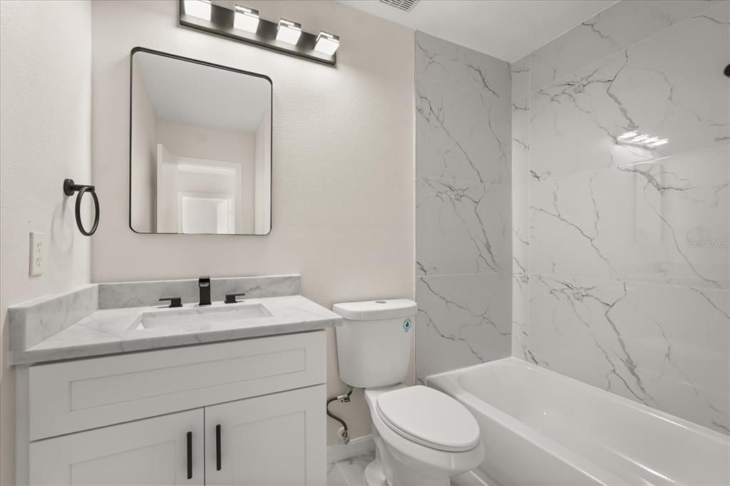 Activo con contrato: $279,900 (3 camas, 2 baños, 1378 Pies cuadrados)