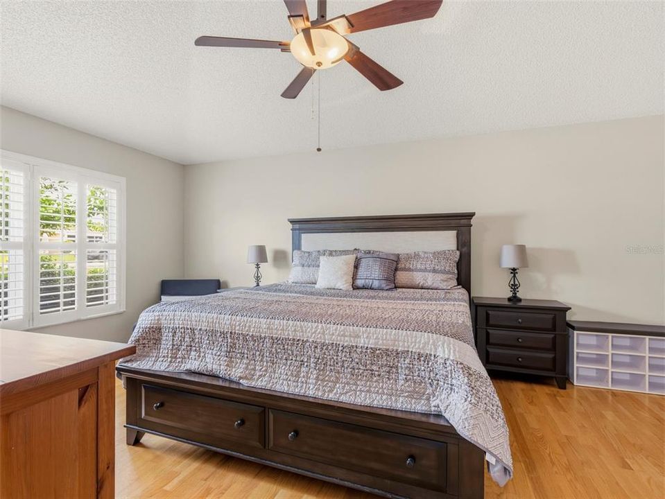 Под контрактом: $415,000 (4 спален, 2 ванн, 1721 Квадратных фут)