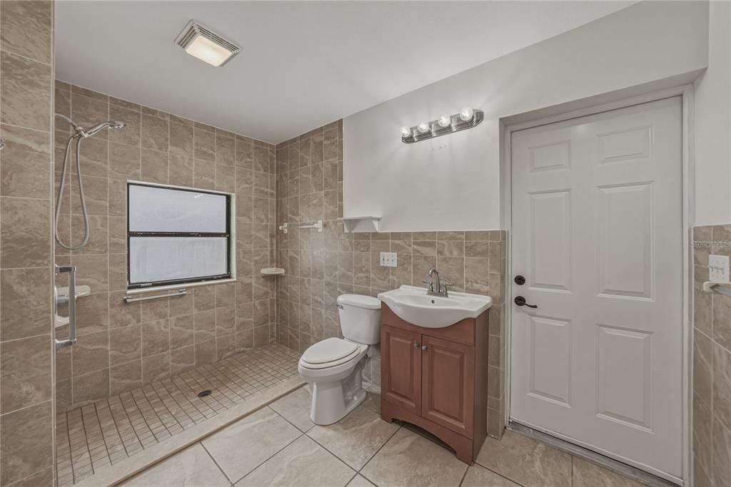 Active With Contract: $825,000 (4 beds, 3 baths, 2866 Square Feet)