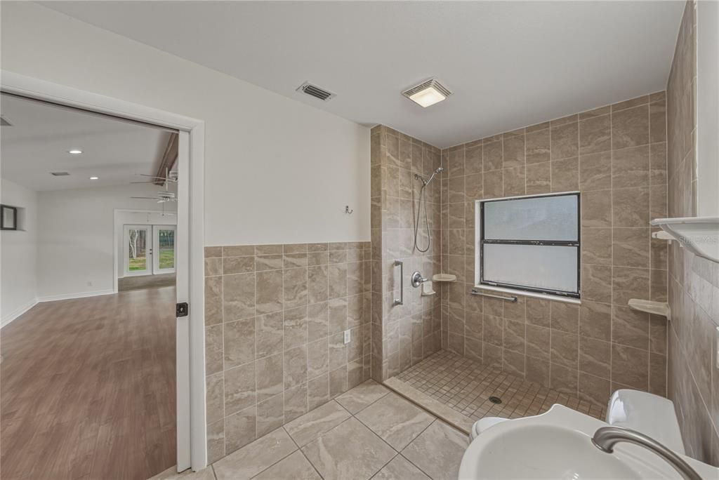 Active With Contract: $825,000 (4 beds, 3 baths, 2866 Square Feet)