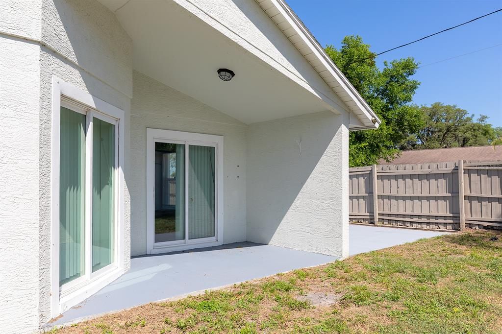 Activo con contrato: $329,000 (3 camas, 2 baños, 1300 Pies cuadrados)
