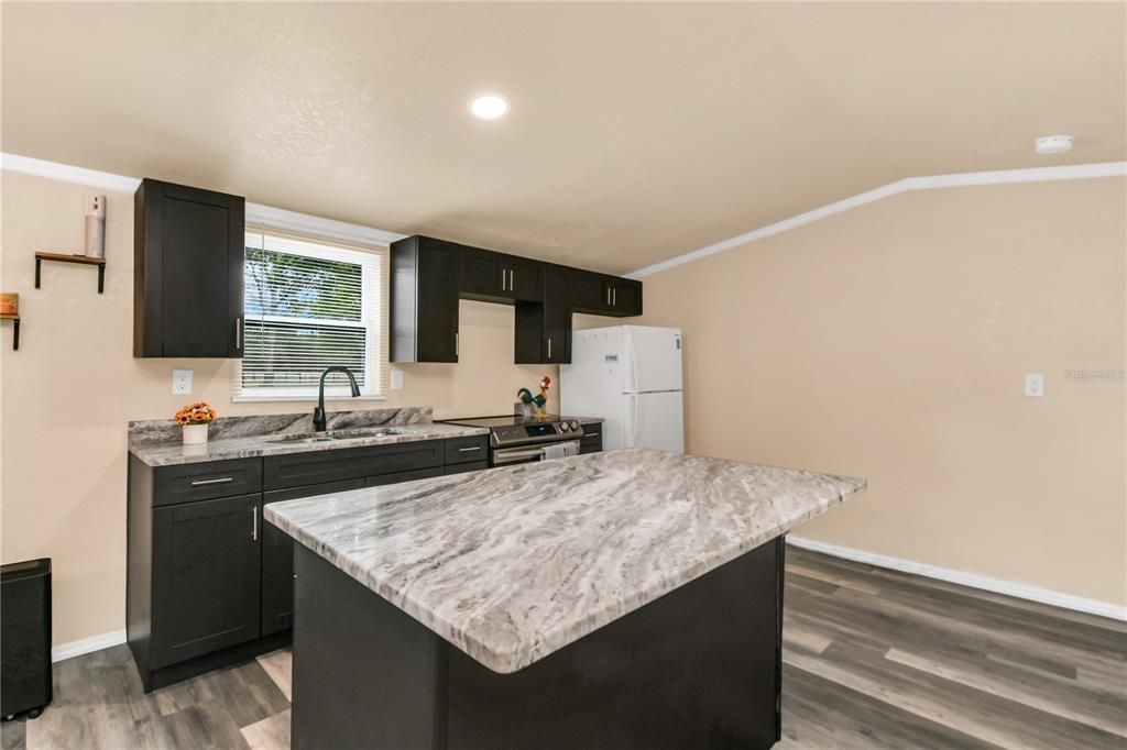 En Venta: $295,000 (3 camas, 2 baños, 1216 Pies cuadrados)
