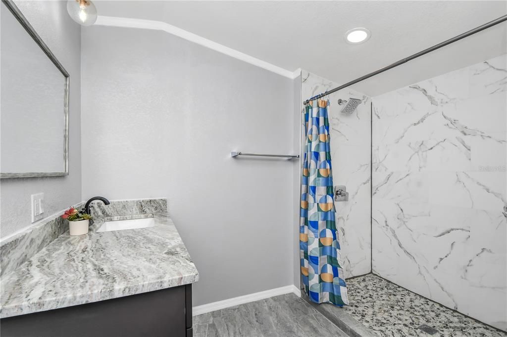 En Venta: $295,000 (3 camas, 2 baños, 1216 Pies cuadrados)