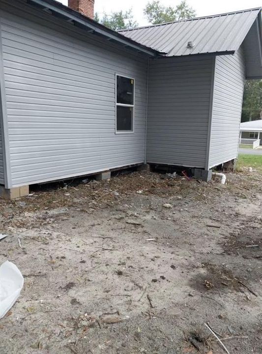 For Sale: $120,000 (2 beds, 1 baths, 1264 Square Feet)