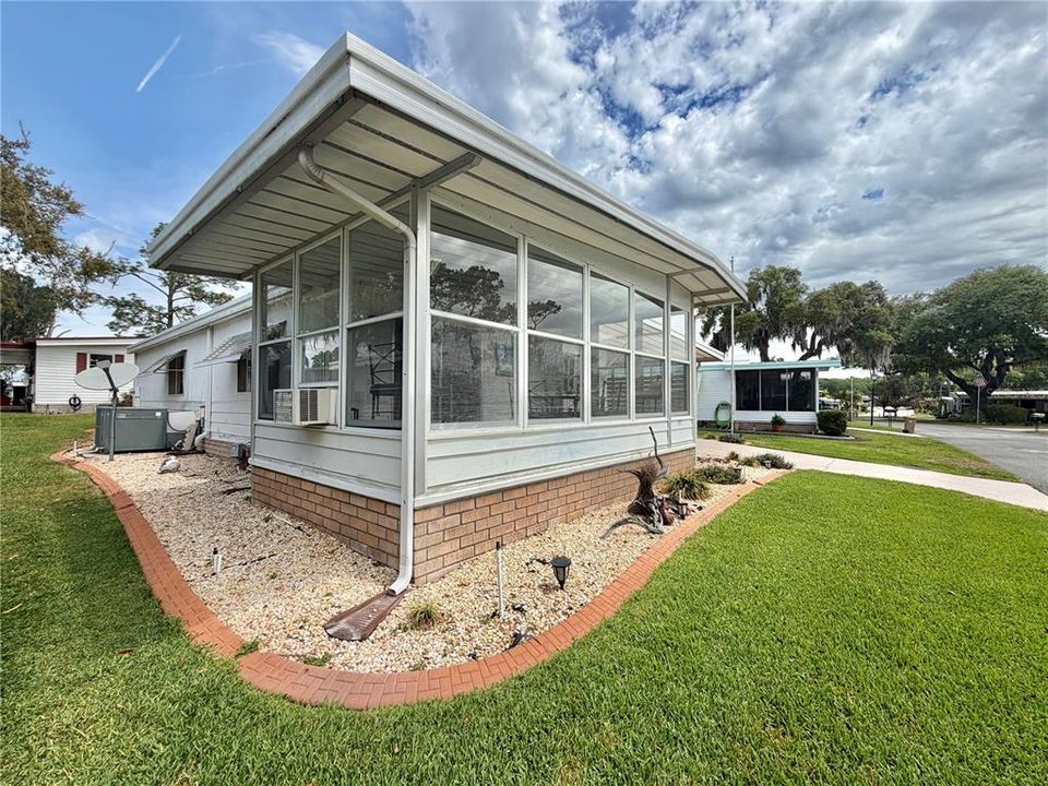 Active With Contract: $79,000 (2 beds, 2 baths, 1056 Square Feet)