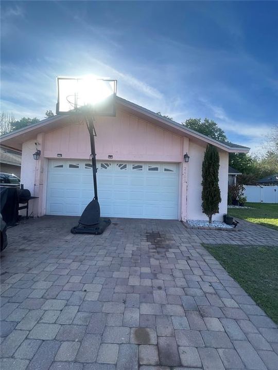Recently Sold: $365,000 (3 beds, 2 baths, 1405 Square Feet)