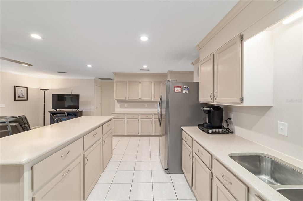 Active With Contract: $199,000 (2 beds, 2 baths, 1748 Square Feet)