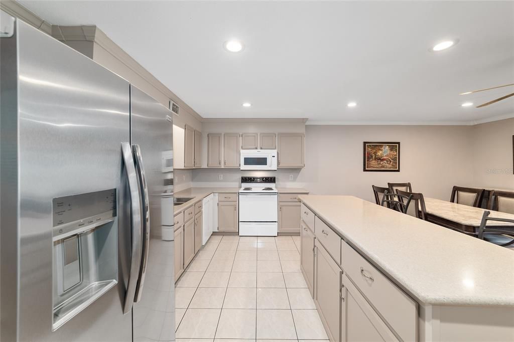 Active With Contract: $199,000 (2 beds, 2 baths, 1748 Square Feet)
