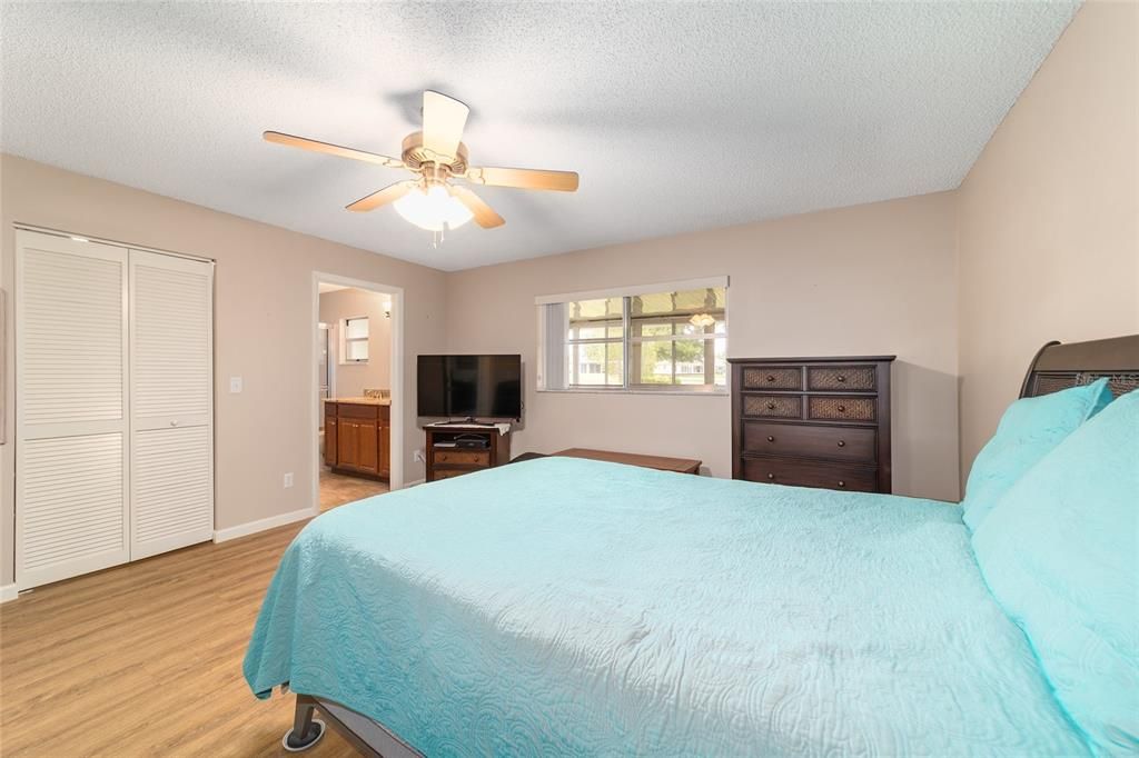 Active With Contract: $199,000 (2 beds, 2 baths, 1748 Square Feet)