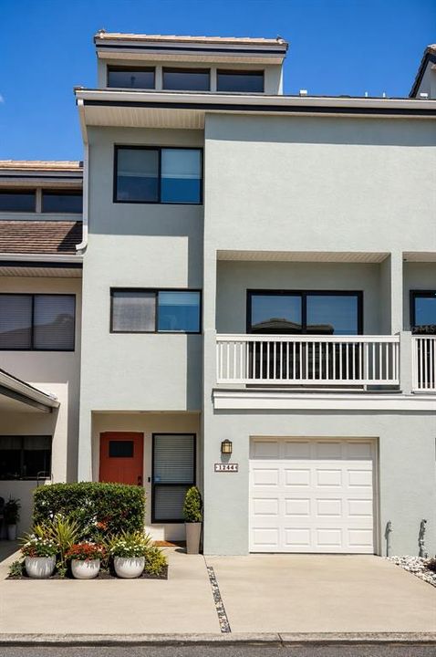 For Rent: $3,500 (3 beds, 3 baths, 2080 Square Feet)