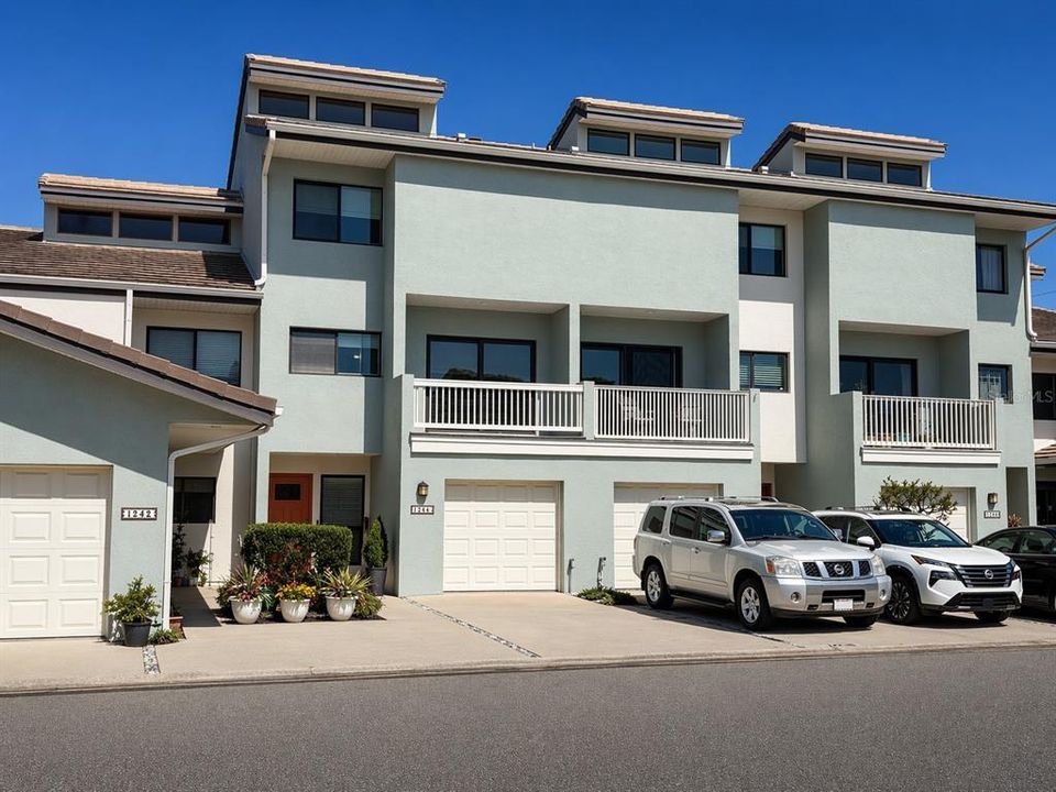 For Rent: $3,500 (3 beds, 3 baths, 2080 Square Feet)
