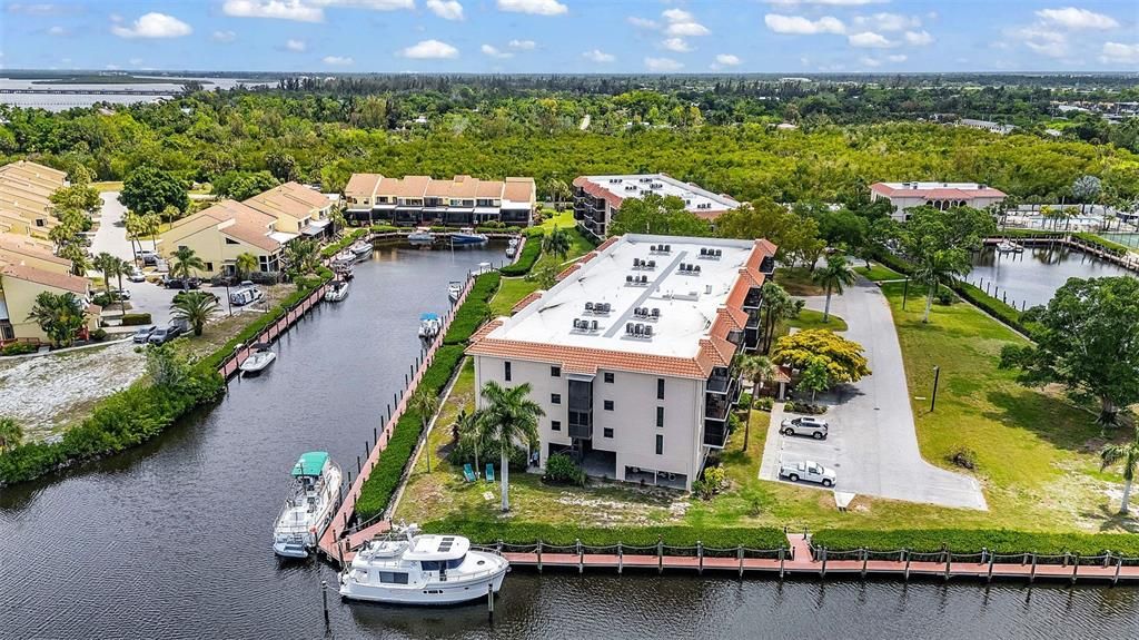 Activo con contrato: $163,000 (2 camas, 2 baños, 1147 Pies cuadrados)