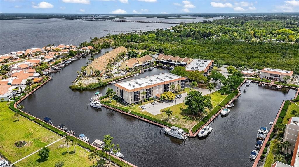Activo con contrato: $163,000 (2 camas, 2 baños, 1147 Pies cuadrados)