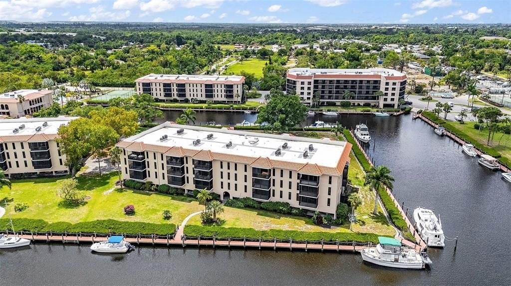 Activo con contrato: $163,000 (2 camas, 2 baños, 1147 Pies cuadrados)