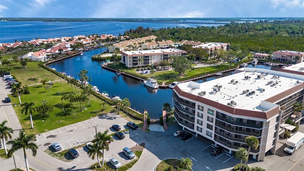 Activo con contrato: $163,000 (2 camas, 2 baños, 1147 Pies cuadrados)