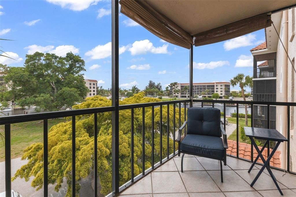 Activo con contrato: $163,000 (2 camas, 2 baños, 1147 Pies cuadrados)