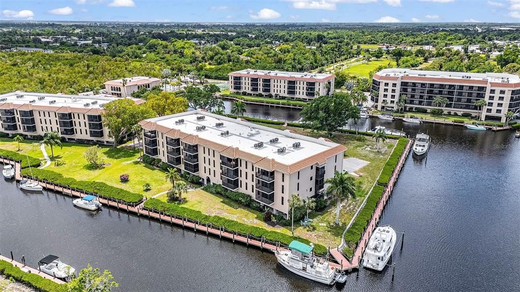 Activo con contrato: $163,000 (2 camas, 2 baños, 1147 Pies cuadrados)