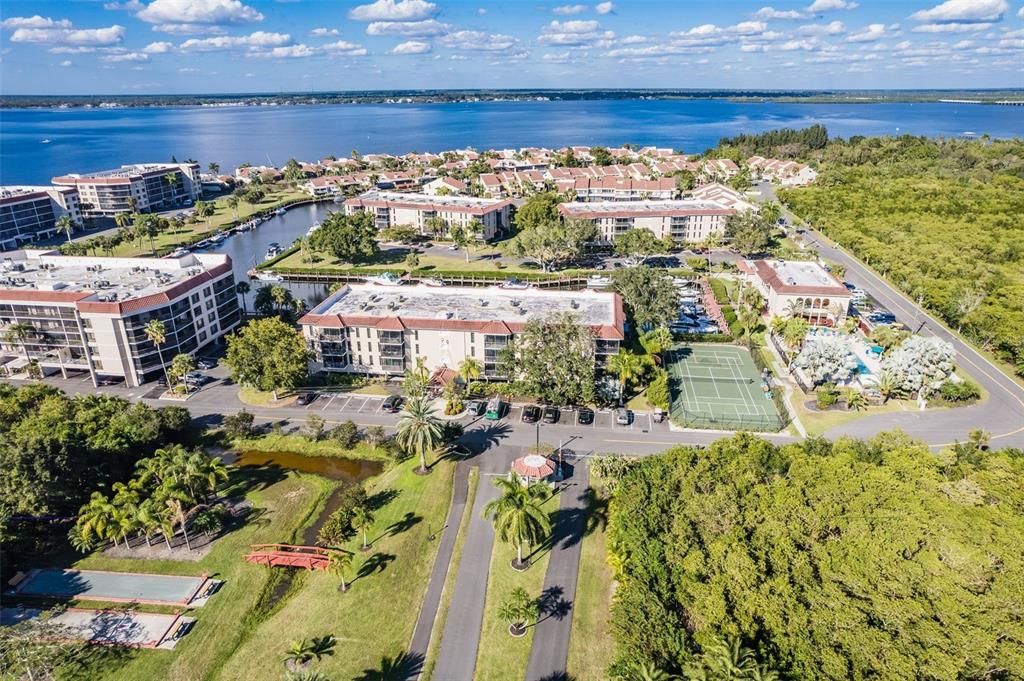 Activo con contrato: $163,000 (2 camas, 2 baños, 1147 Pies cuadrados)