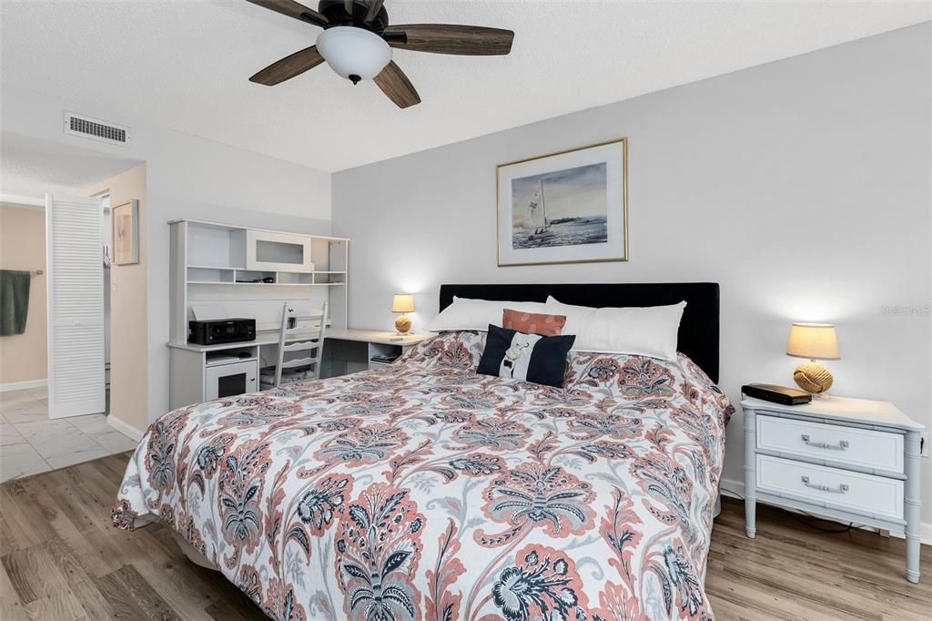 Activo con contrato: $163,000 (2 camas, 2 baños, 1147 Pies cuadrados)