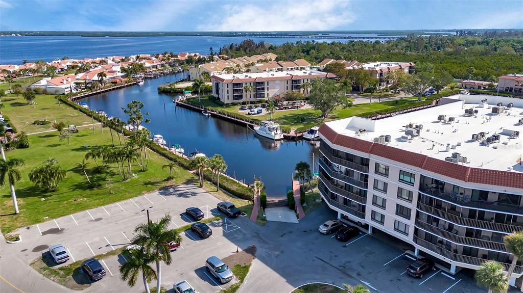 Activo con contrato: $163,000 (2 camas, 2 baños, 1147 Pies cuadrados)