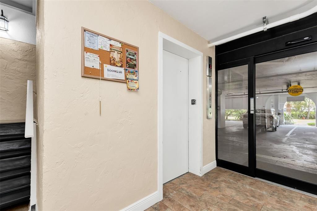 Activo con contrato: $163,000 (2 camas, 2 baños, 1147 Pies cuadrados)