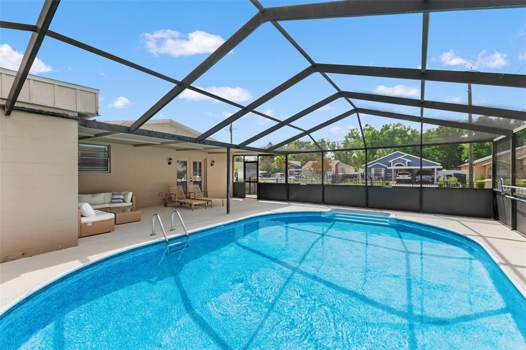 Active With Contract: $500,000 (5 beds, 3 baths, 2292 Square Feet)