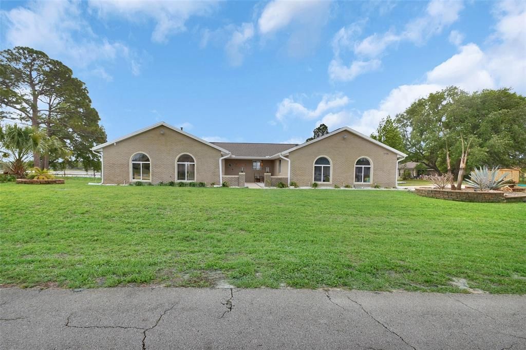 Active With Contract: $420,000 (3 beds, 2 baths, 1717 Square Feet)