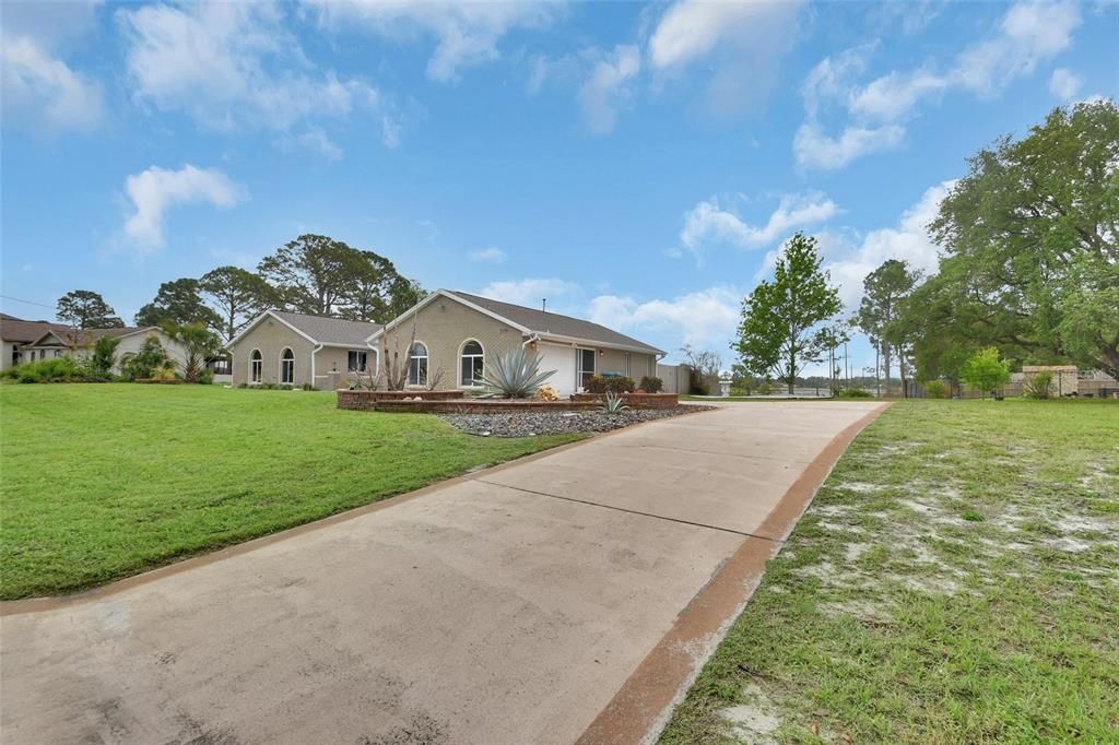 Active With Contract: $420,000 (3 beds, 2 baths, 1717 Square Feet)