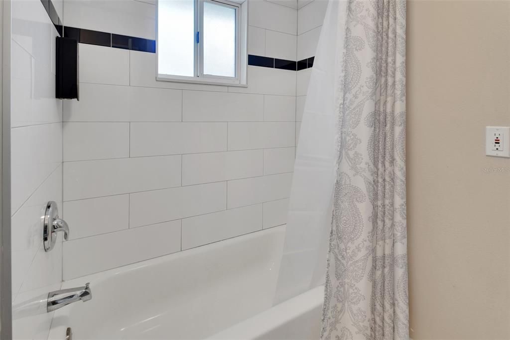 Active With Contract: $420,000 (3 beds, 2 baths, 1717 Square Feet)