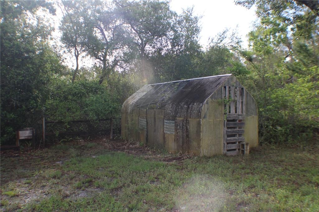 For Sale: $250,000 (2 beds, 1 baths, 1039 Square Feet)