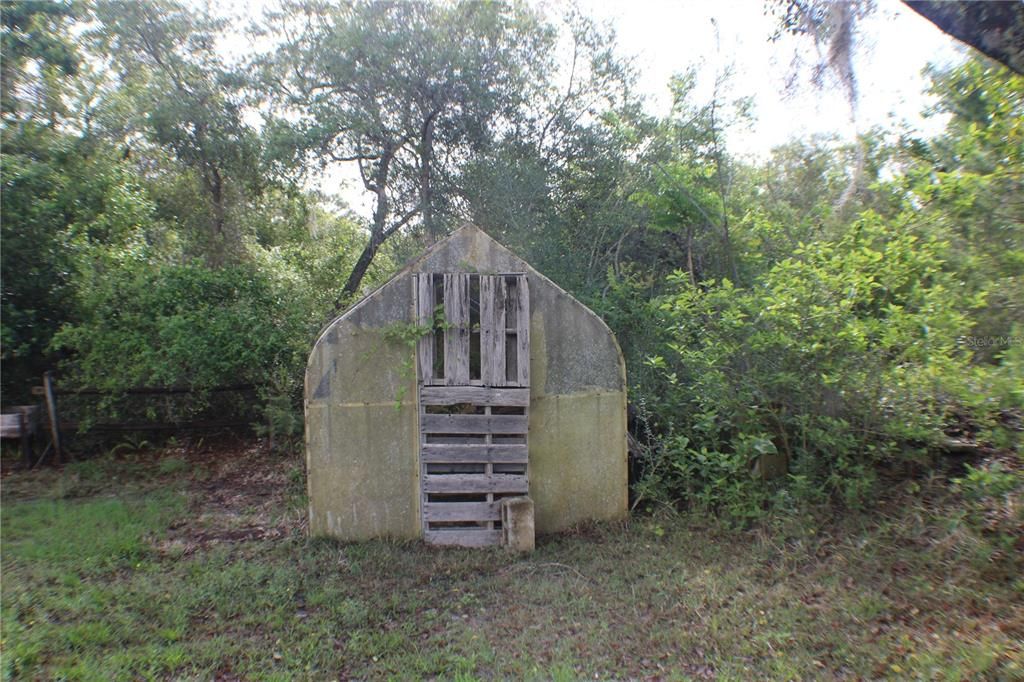 For Sale: $250,000 (2 beds, 1 baths, 1039 Square Feet)