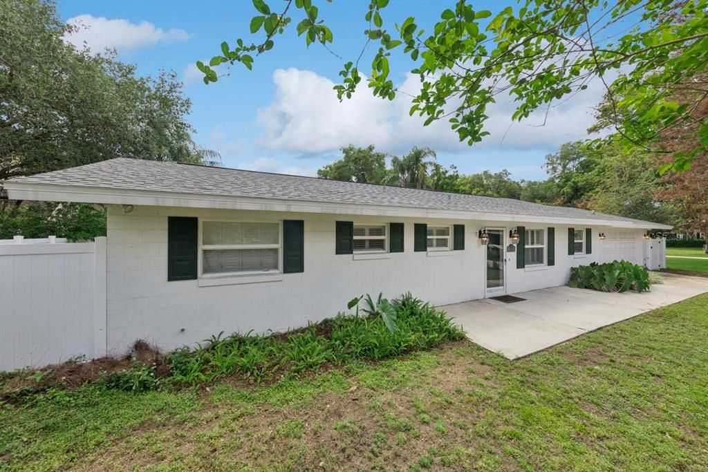 Active With Contract: $395,000 (2 beds, 2 baths, 1250 Square Feet)