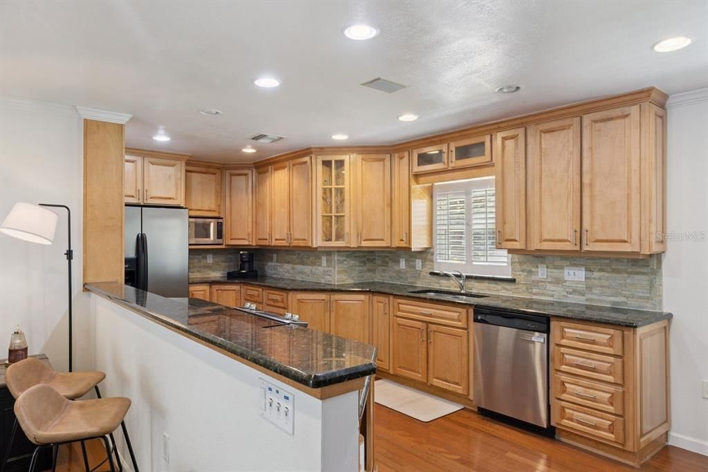 Active With Contract: $395,000 (2 beds, 2 baths, 1250 Square Feet)