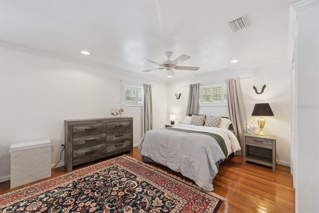 Active With Contract: $395,000 (2 beds, 2 baths, 1250 Square Feet)