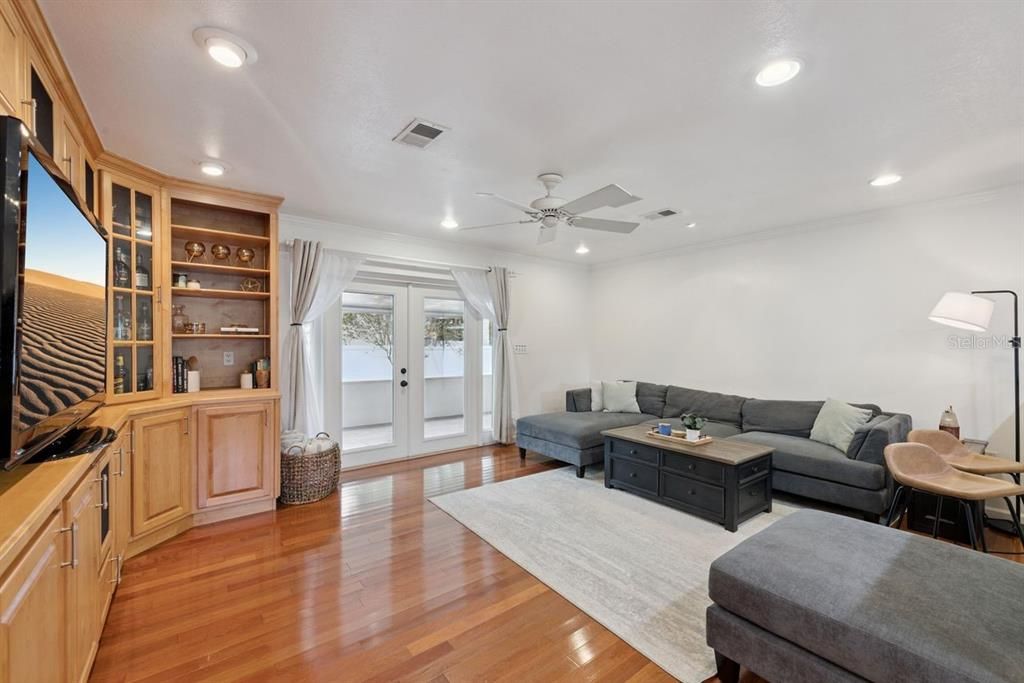 Active With Contract: $395,000 (2 beds, 2 baths, 1250 Square Feet)