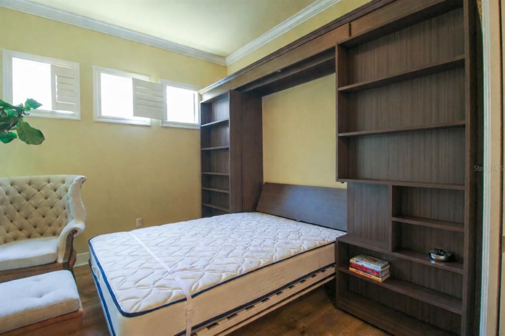 Activo con contrato: $3,500 (2 camas, 2 baños, 2153 Pies cuadrados)